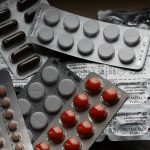 Uso de medicamentos por personas mayores: advertencia sobre el exceso de medicamentos